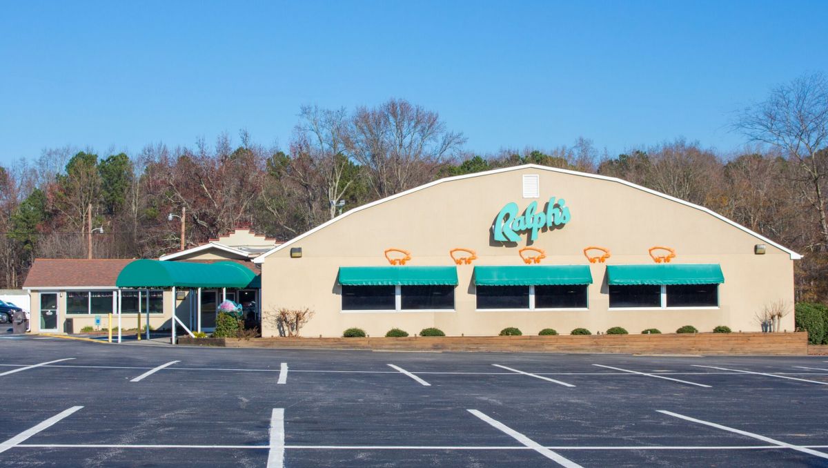 Exterior of Ralph's Barbecue with green awnings during daytime