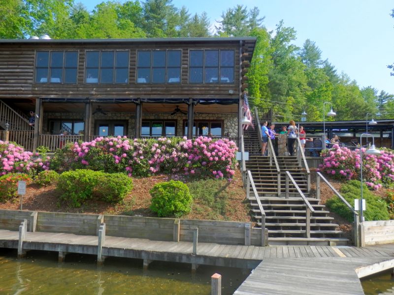 Lake House Restaurant Bar and Grill