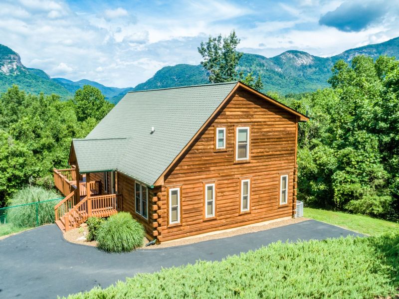 Distinctive Mountain Lodging | VisitNC.com