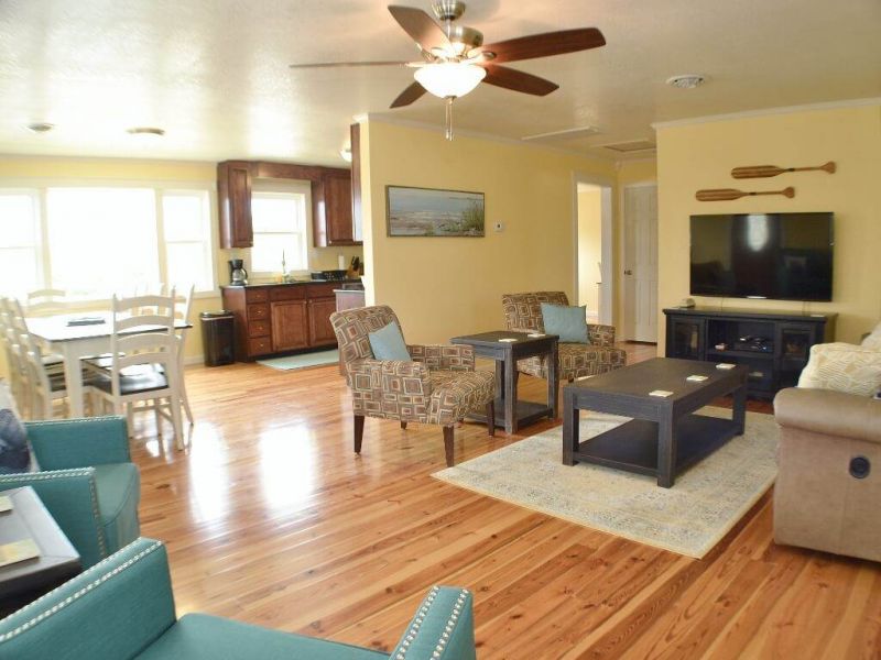 Stan White Realty Duck