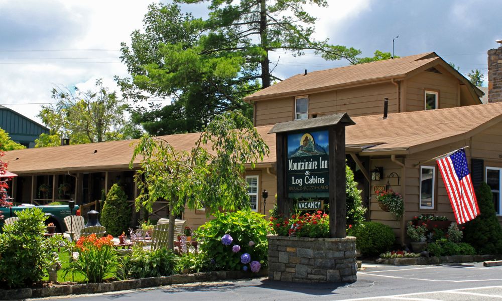 Mountainaire Inn Log Cabins Visitnc Com