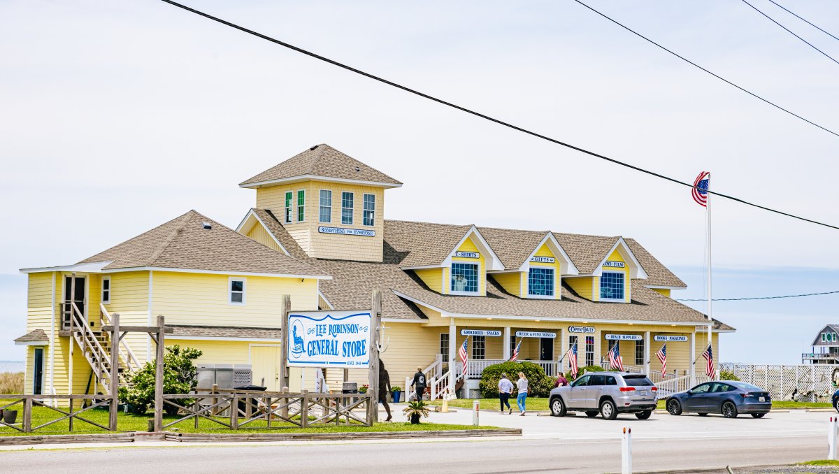 Exterior of Lee Robinson General Store in Hatteras Village with ocean in background.