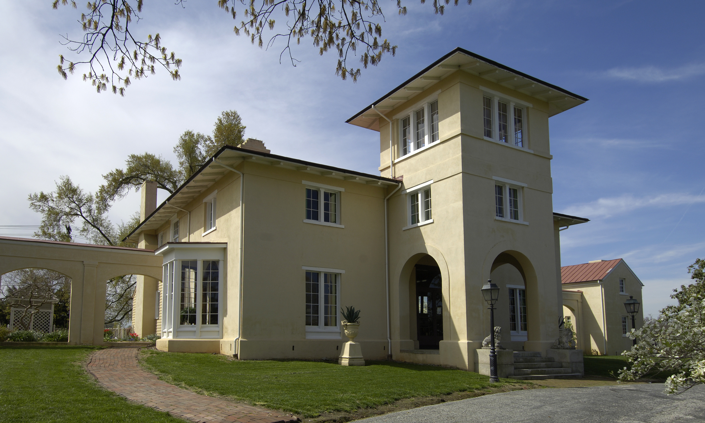 Blandwood Mansion And Gardens: A Historic Oasis Awaits