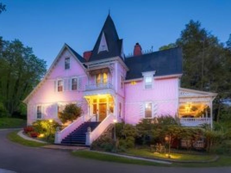 Cedar Crest Inn | VisitNC.com