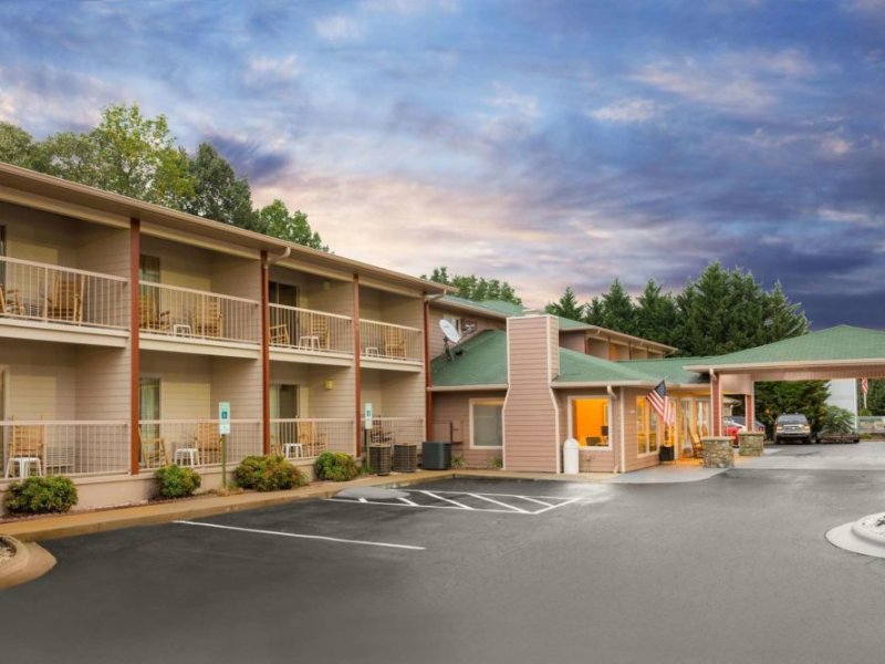 Ramada by Wyndham Maggie Valley | VisitNC.com