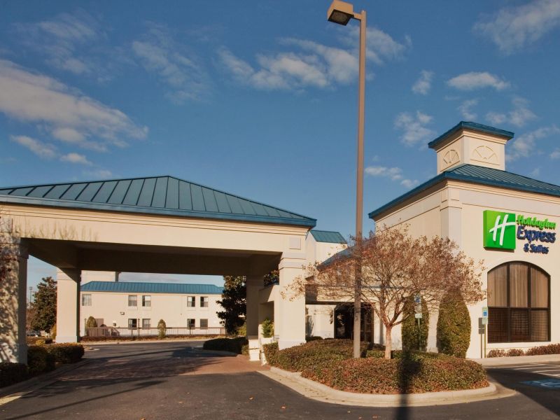 Holiday Inn Express & Suites - I-95 