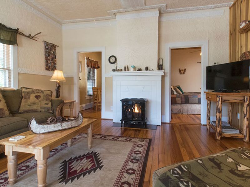 Calhoun House Inn & Suites