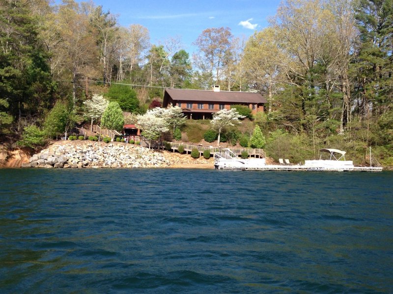 Blue Waters Mountain Lodge | VisitNC.com