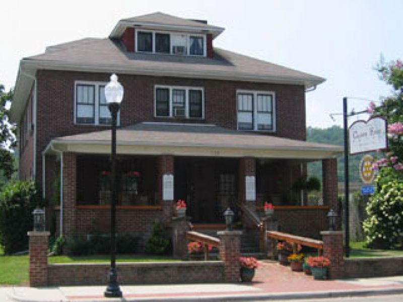 Historic Calhoun Hotel