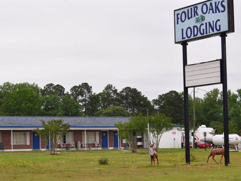 Four Oaks Lodging